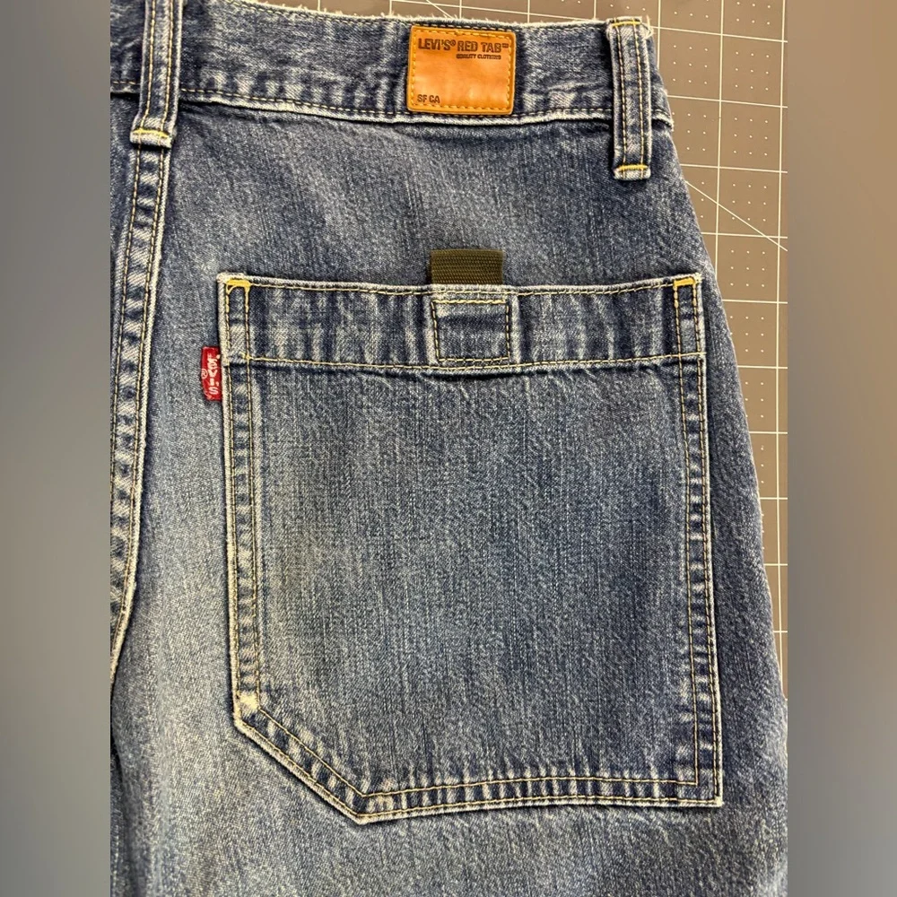 Levis reposhing this